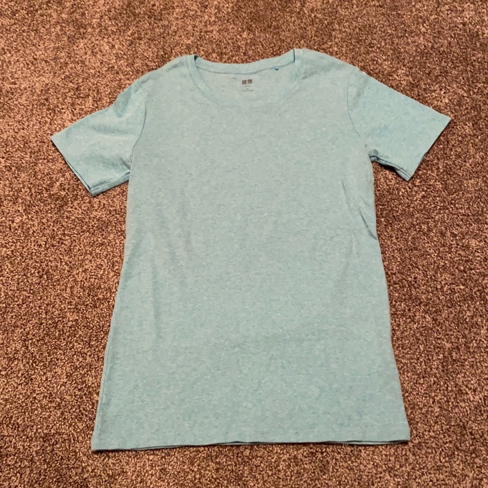 NWOT Light Blue Uniqlo Short Sleeve T shirt